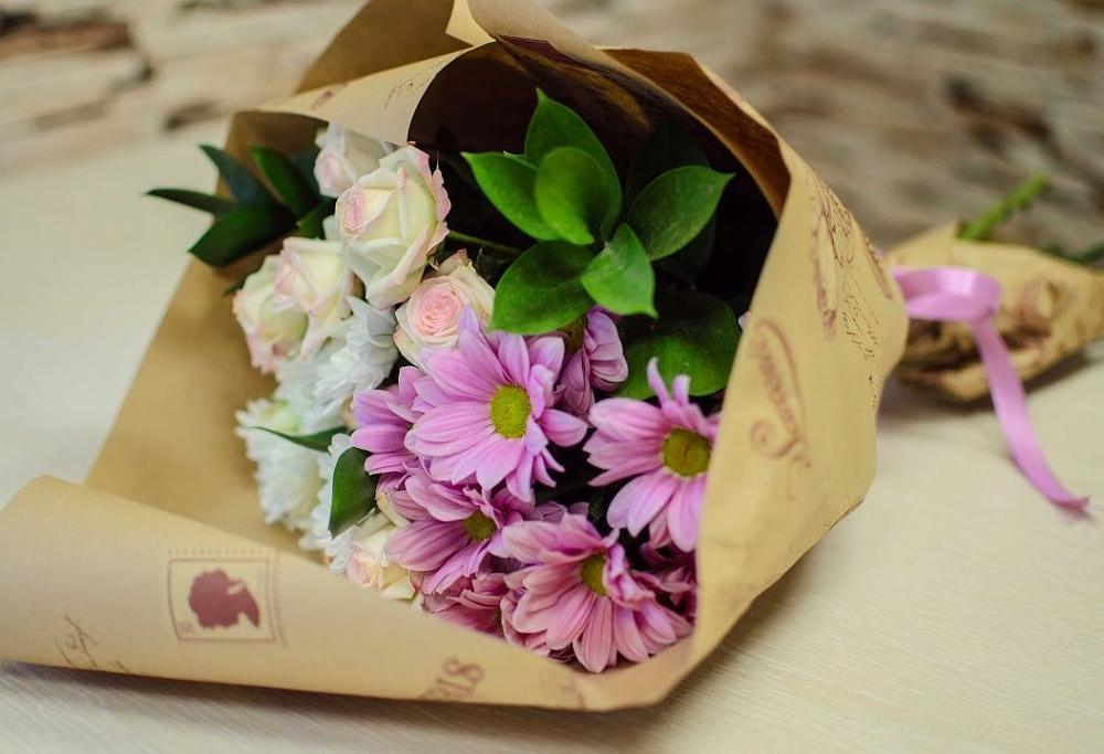 Букет цветов из: Розы и Хризантемы в Курильске