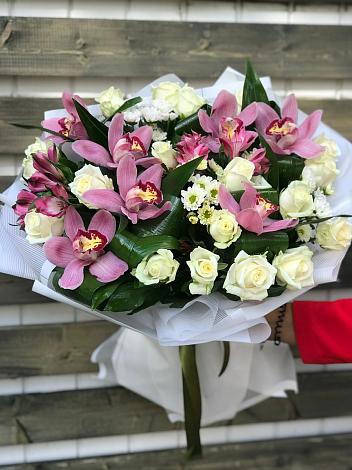 Букет цветов из: Розы и Хризантемы в Курильске