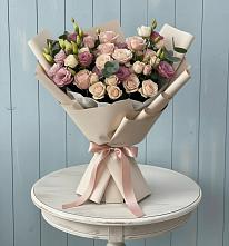 Букет цветов из:  Розы и Лизиантусы в Курильске