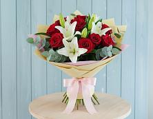 Букет цветов из:  Лилии и Розы в Курильске