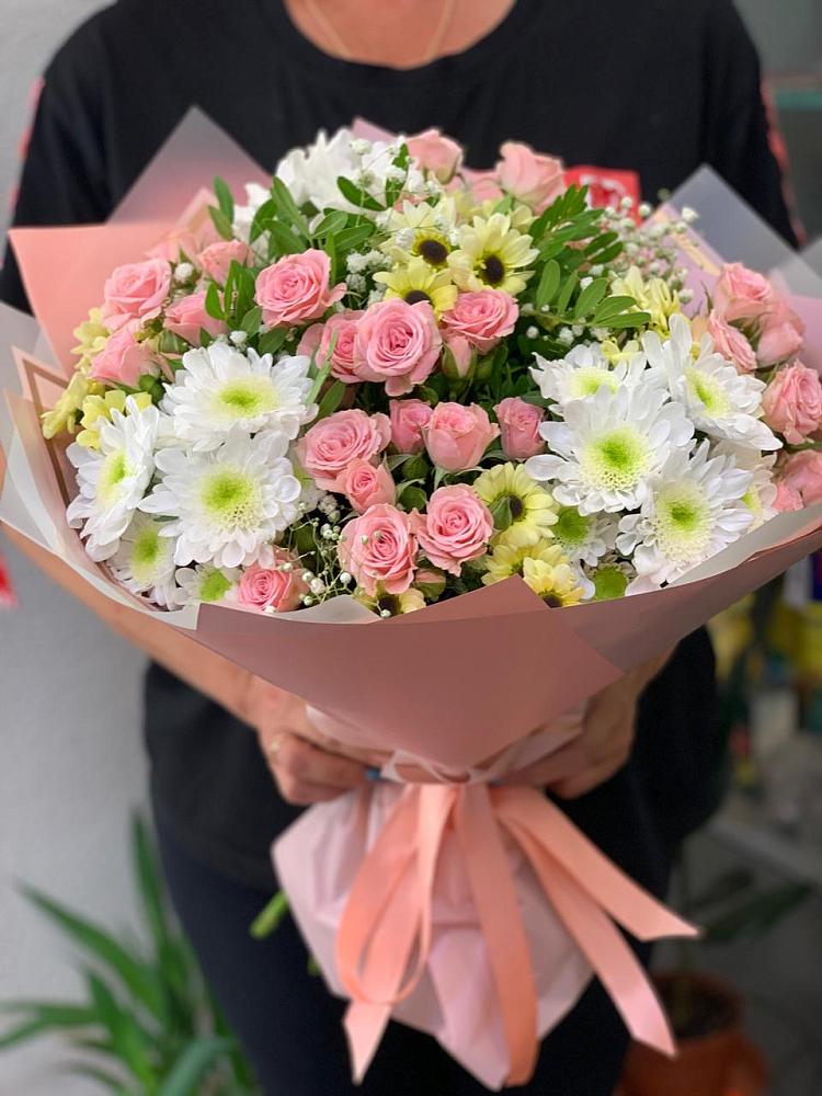 Букет цветов из: Розы и Хризантемы в Курильске