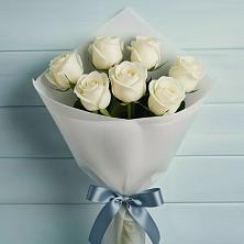 Букет 7 Белых роз Эдлесс Лав в Курильске