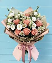 Букет цветов из:  Розы, Альстромерии и Лизиантусы в Курильске