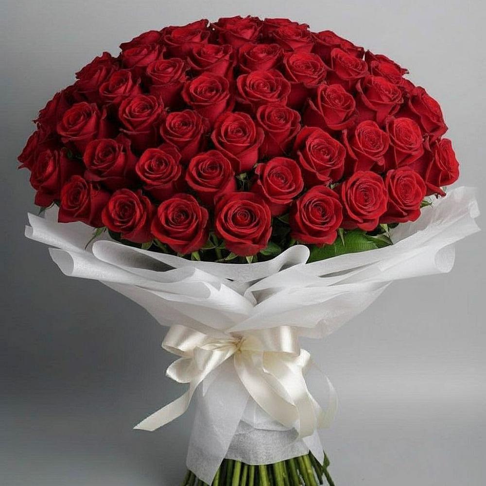 Букет 101 Красная роза Блэк Мэджик в Курильске
