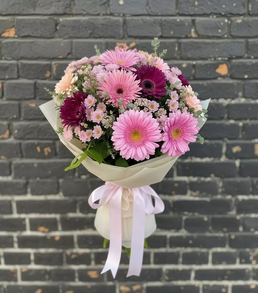 Букет цветов из: Герберы и Хризантемы в Курильске