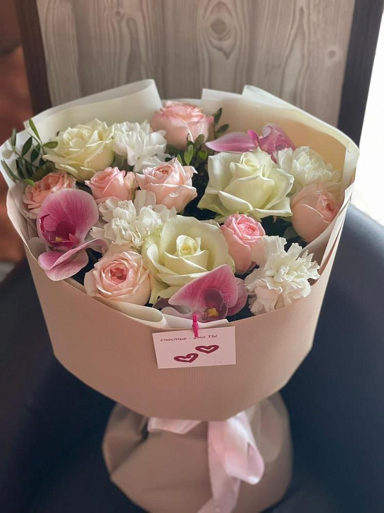 Букет цветов из: Орхидеи, Розы и Гвоздики в Курильске