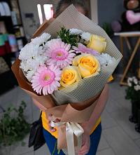Букет цветов из:  Герберы, Розы и Хризантемы в Курильске