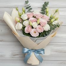 Букет цветов из:  Лизиантусы в Курильске