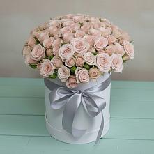 Цветочная композиция из Розы в шляпной коробке в Курильске