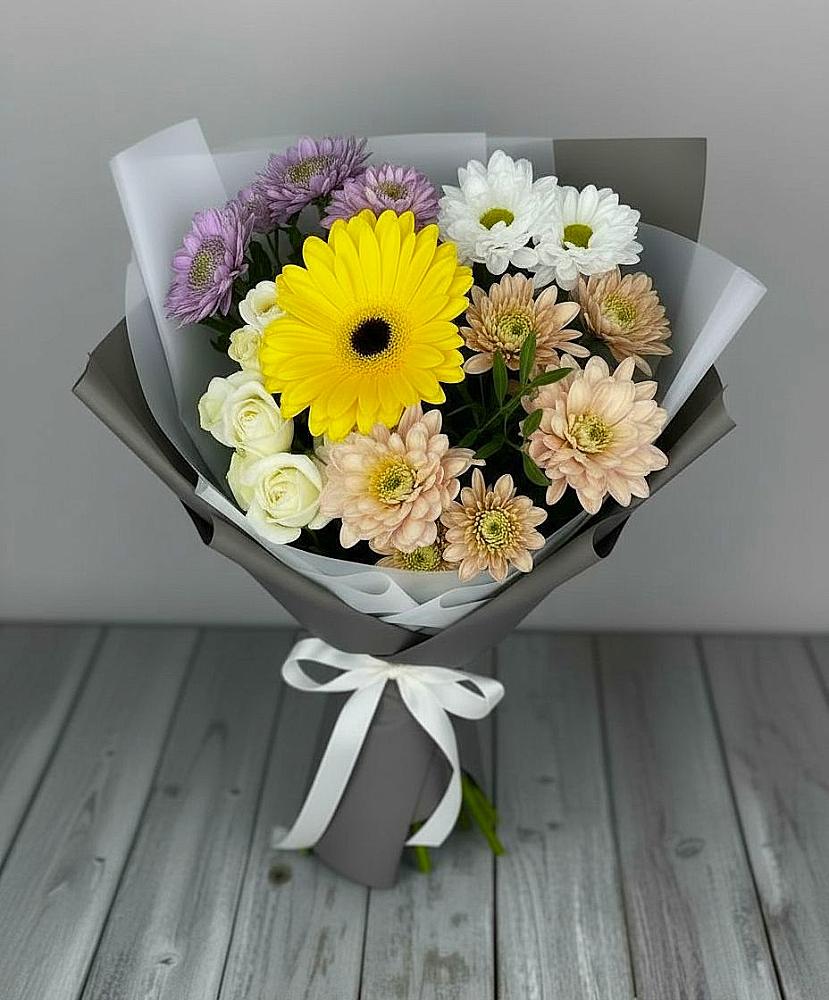Букет цветов из: Розы, Герберы и Хризантемы в Курильске