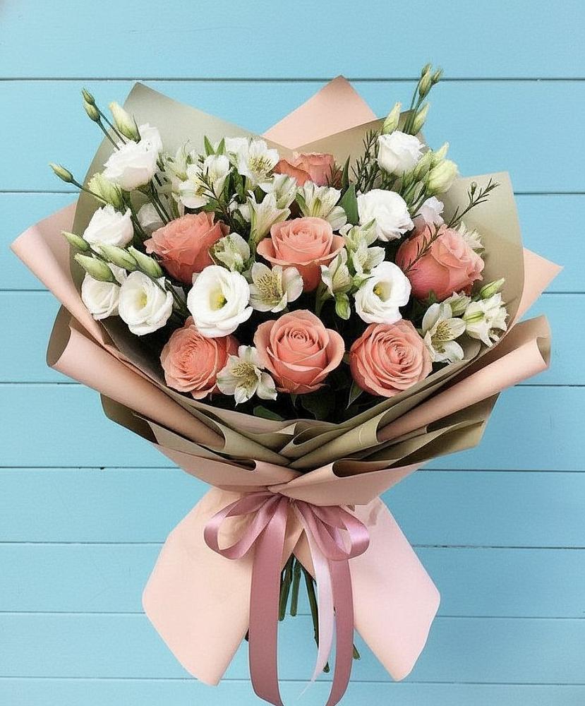 Букет цветов из: Розы, Альстромерии и Лизиантусы в Курильске