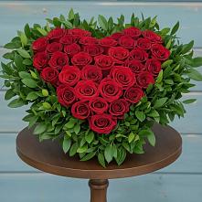 Цветочная композиция из Розы в виде сердца в Курильске