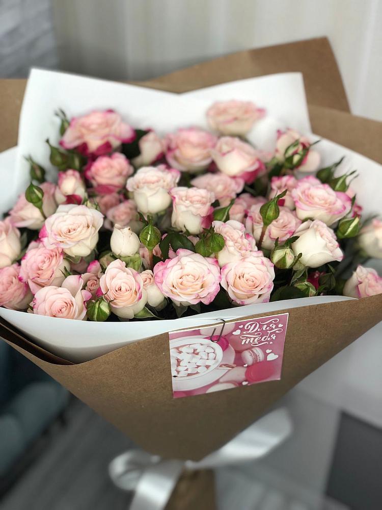 Букет цветов из: Розы в Курильске