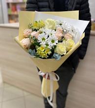 Букет цветов из:  Альстромерии, Розы и Хризантемы в Курильске