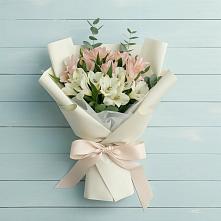 Букет цветов из:  Альстромерии в Курильске