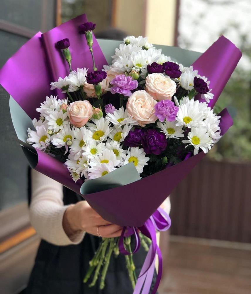 Букет цветов из: Хризантемы, Гвоздики и Розы в Курильске
