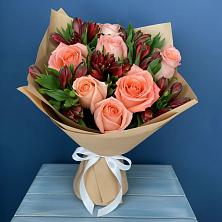 Букет цветов из:  Розы и Альстромерии в Курильске
