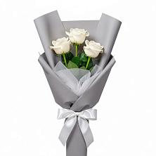 Букет 3 белые розы в Курильске