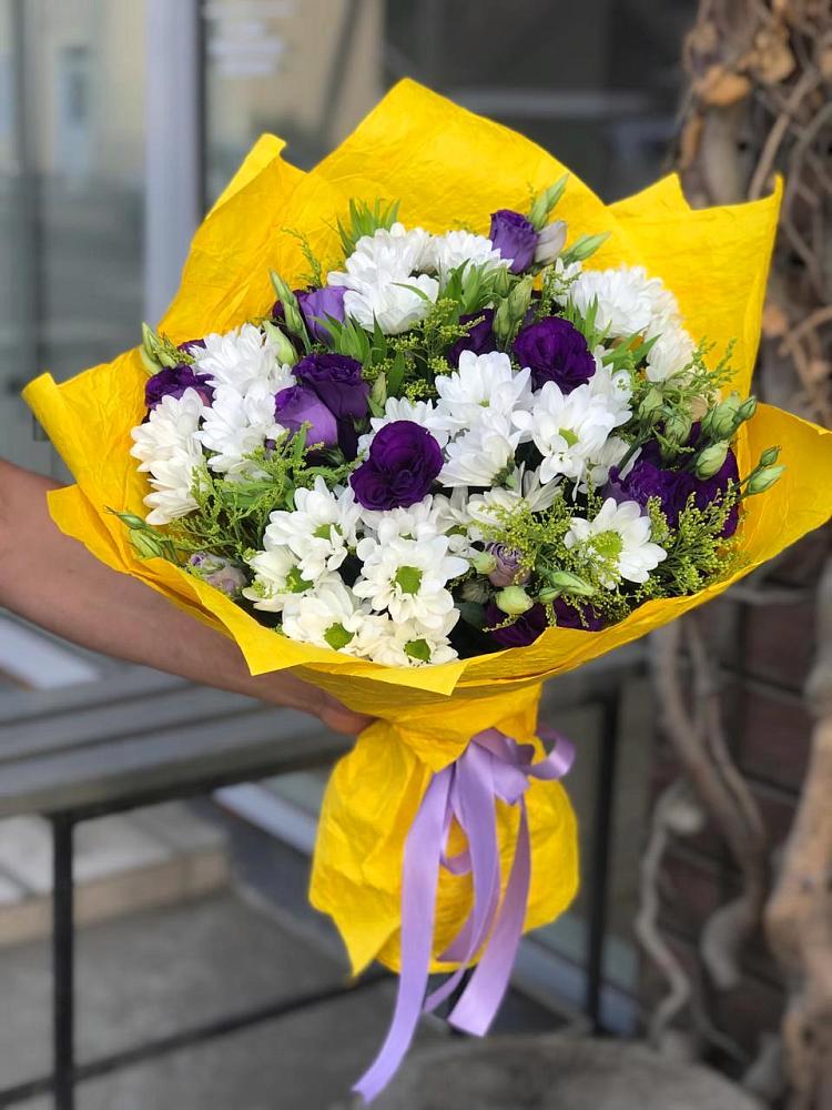 Букет цветов из: Ирисы, Хризантемы и Ромашки в Курильске