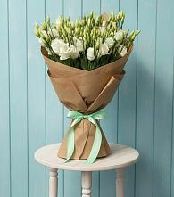 Букет цветов из:  Лизиантусы в Курильске