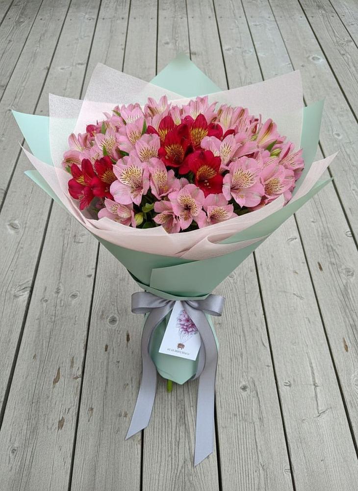 Букет цветов из: Альстромерии в Курильске