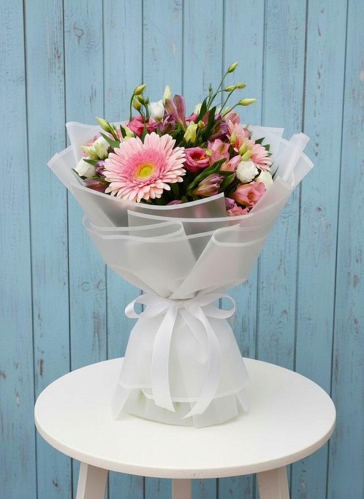 Букет цветов из: Герберы, Альстромерии и Лизиантусы в Курильске