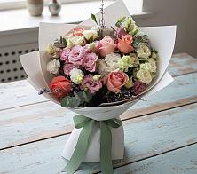 Букет цветов из:  Розы, Лизиантусы и Гвоздики в Курильске