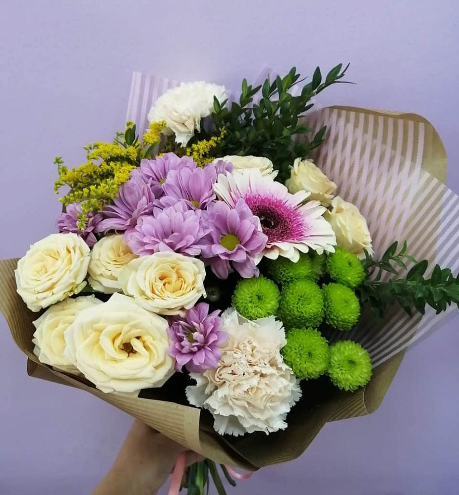 Букет цветов из: Хризантемы, Розы, Гвоздики и Герберы в Курильске