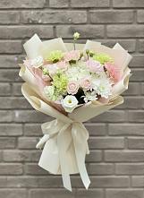 Букет цветов из:  Гвоздики, Розы, Лизиантусы и Хризантемы #REPLACE_PRED# Курильске
