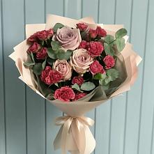 Букет цветов из:  Гвоздики и Розы в Курильске