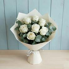 Букет Белые розы в Эвкалипте в Курильске
