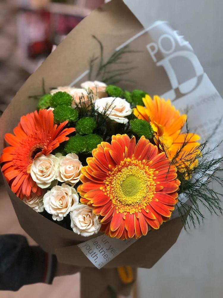 Букет цветов из: Герберы, Хризантемы и Розы в Курильске