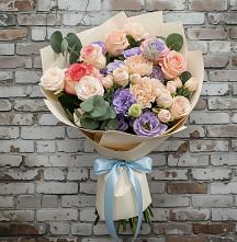 Букет цветов из:  Розы, Лизиантусы и Гвоздики в Курильске