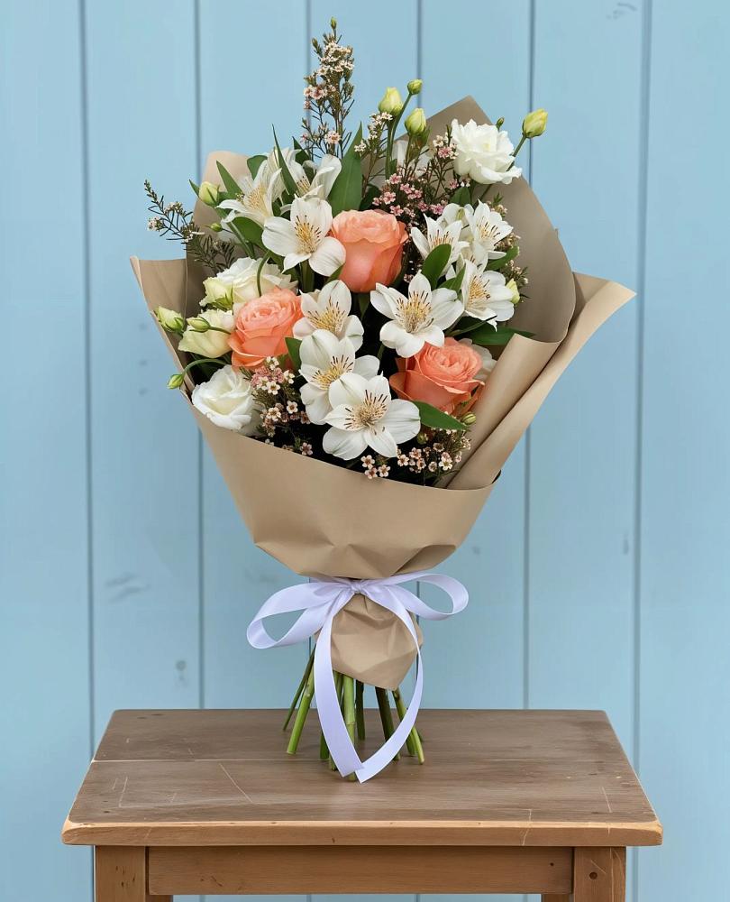 Букет цветов из: Альстромерии, Лизиантусы, Розы и Хризантемы в Курильске