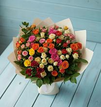 Букет Микс из разноцветных кустовых роз в Курильске