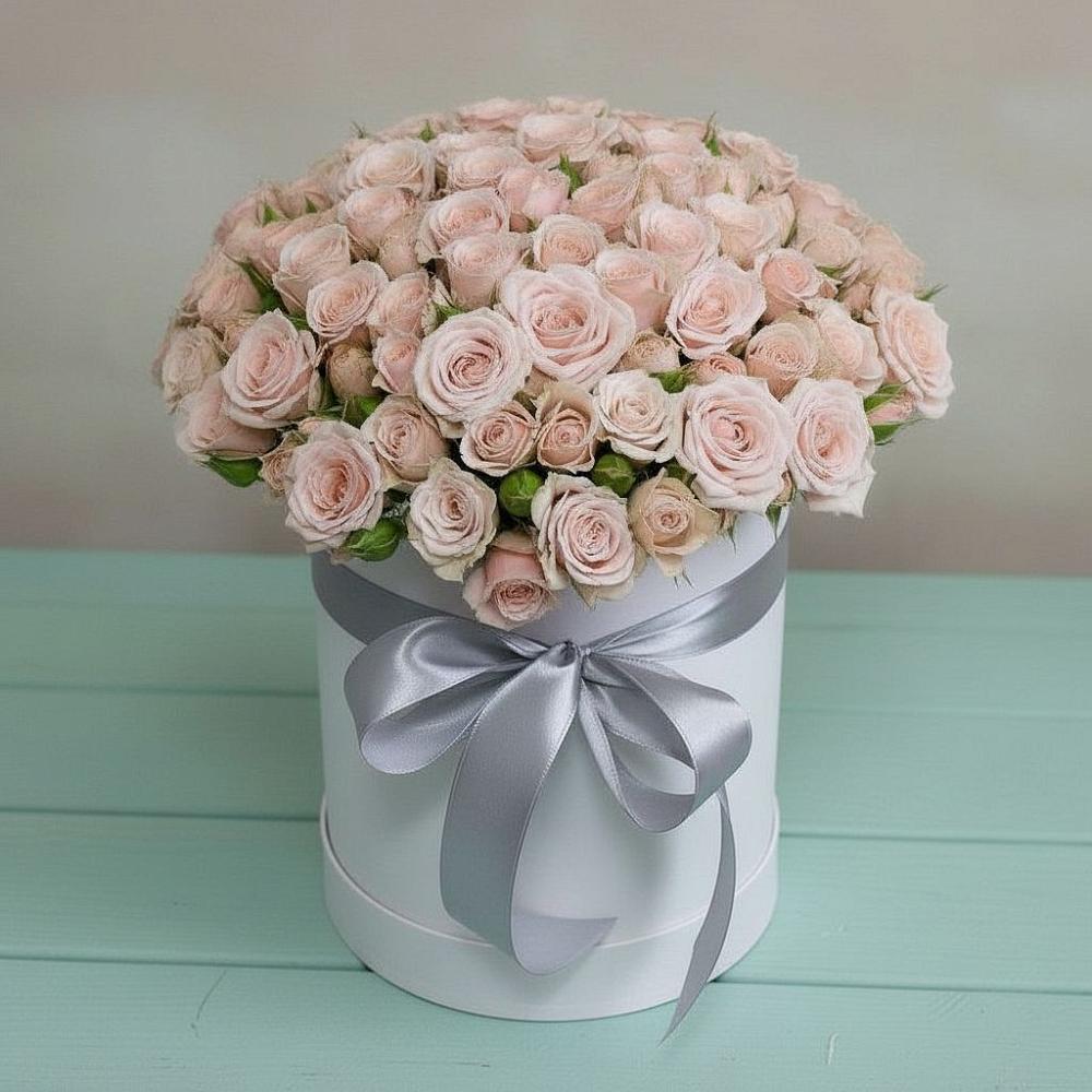 Цветочная композиция из Розы в шляпной коробке в Курильске